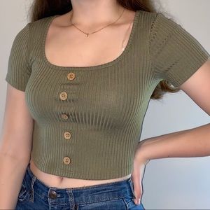 green crop top w buttons